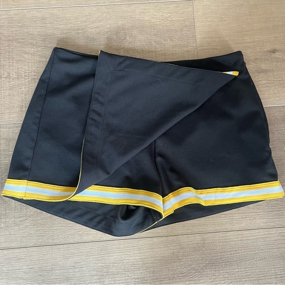 Urban Outfitters Black & Yellow Cheer Skort Size 6 Mini Skirt Side Zip School‎ - Picture 6 of 9